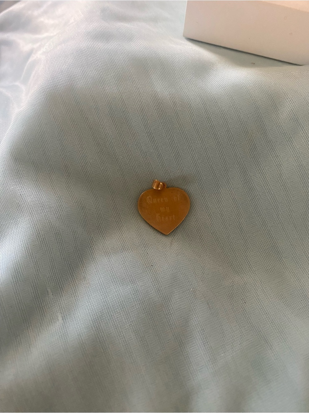 BEAUTIFUL 14K YELLOW GOLD “QUEEN OF MY HEART” PENDANT - Picture 2 of 9